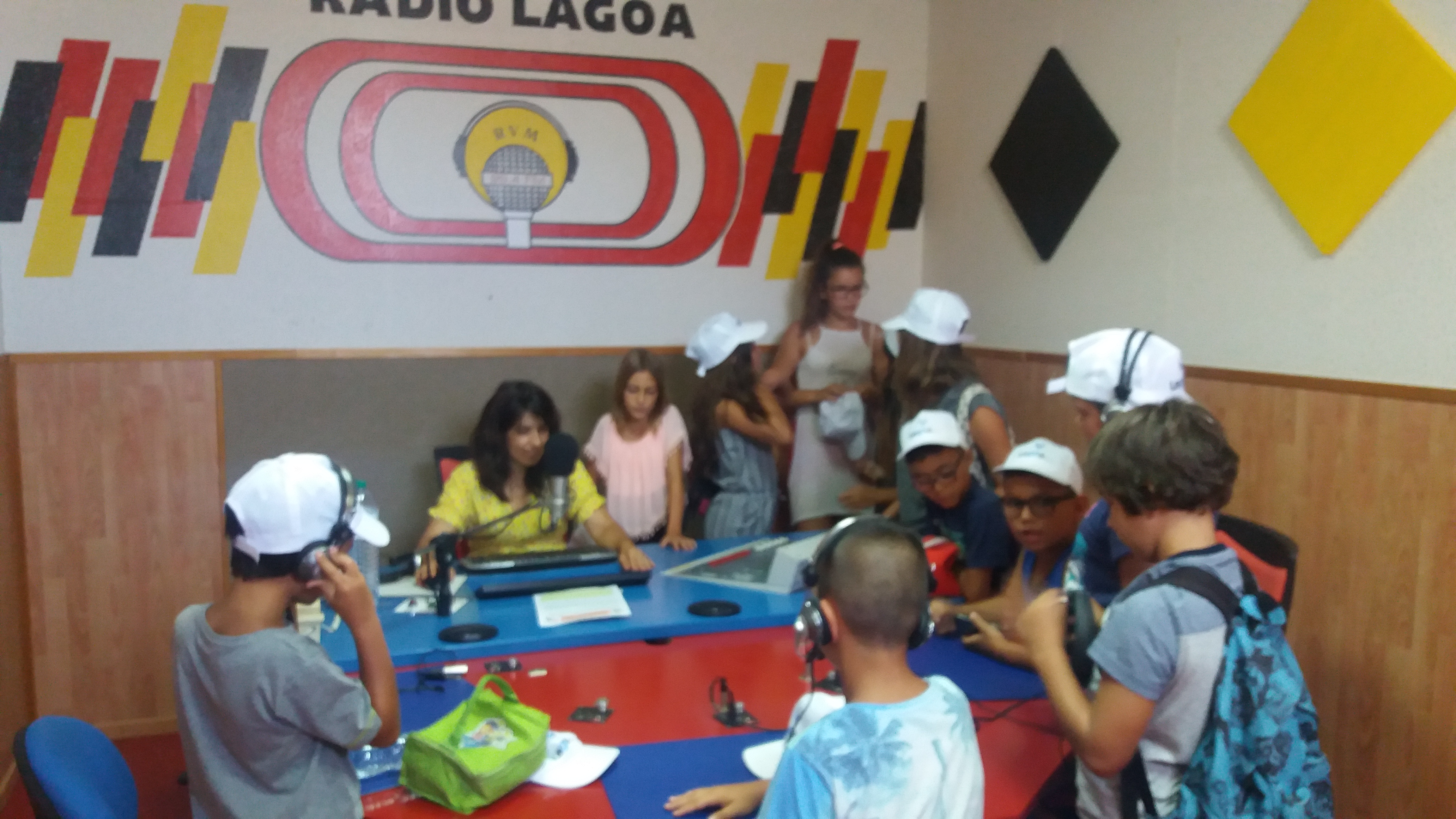 Rádio Lagoa “assaltada” por gente de palmo e meio